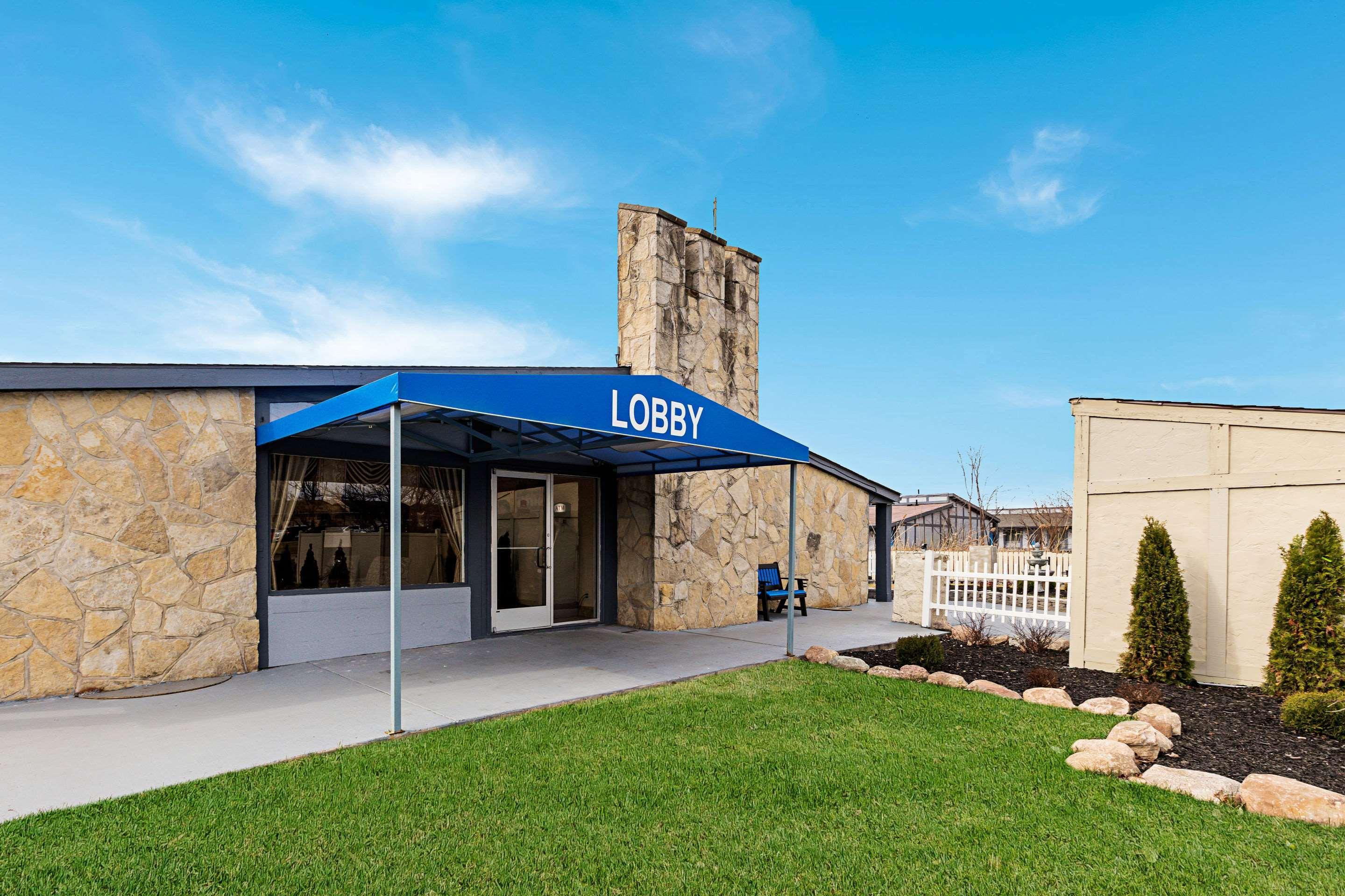 Rodeway Inn Metro Airport Romulus Exterior photo