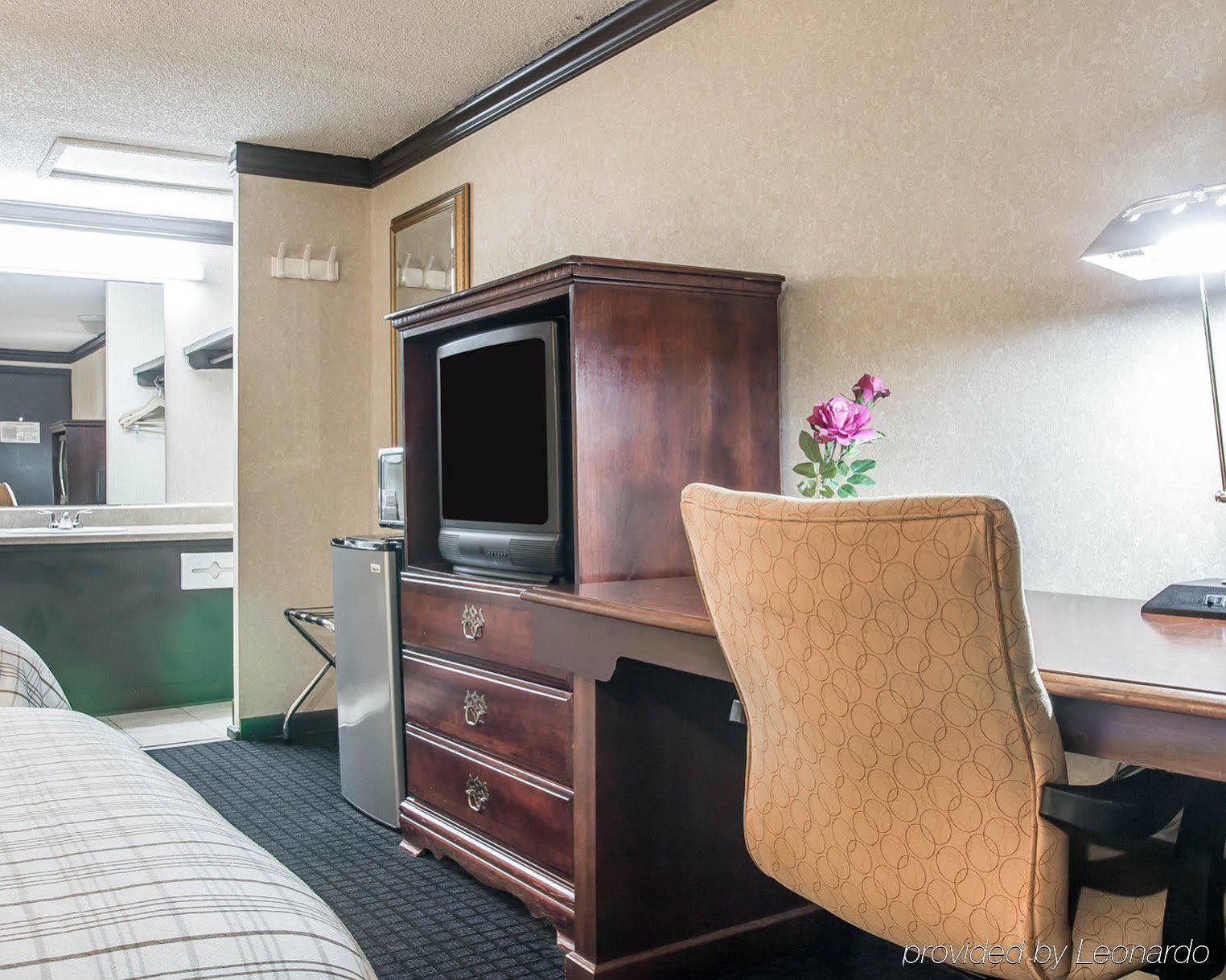 Rodeway Inn Metro Airport Romulus Exterior photo